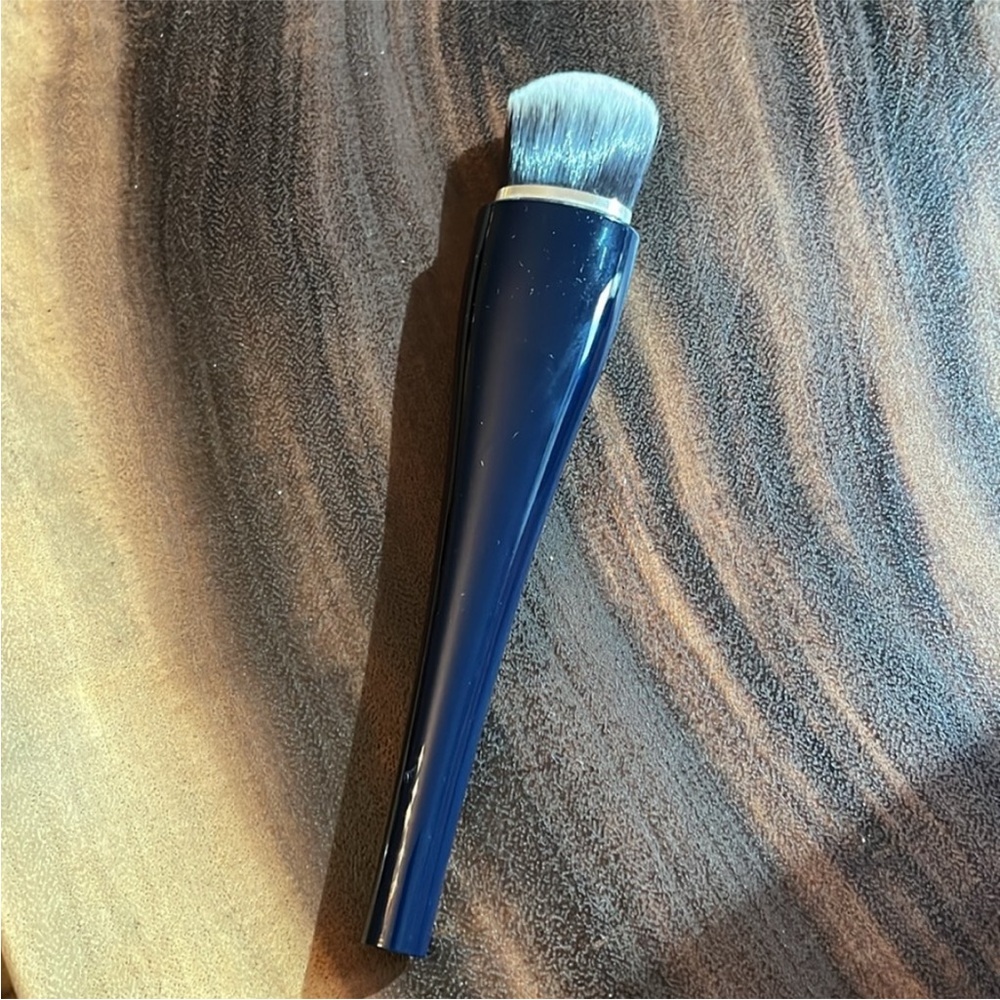 Cle de Peau Foundation Brush